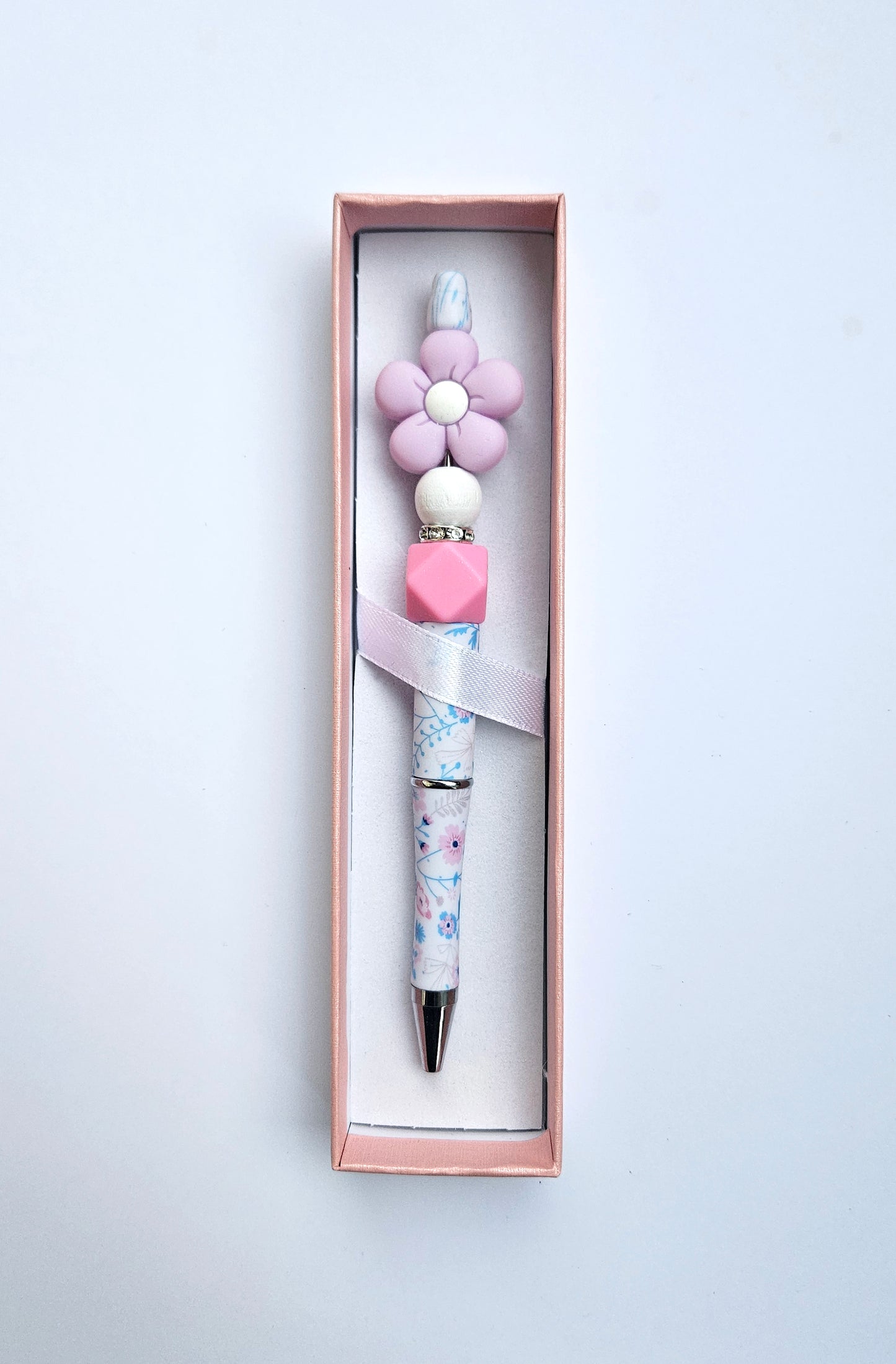 Bead pen with purple flower