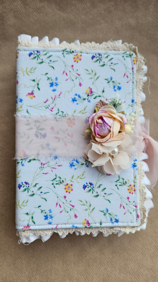 Süßes Sommertagebuch mit Stoff und Spitze