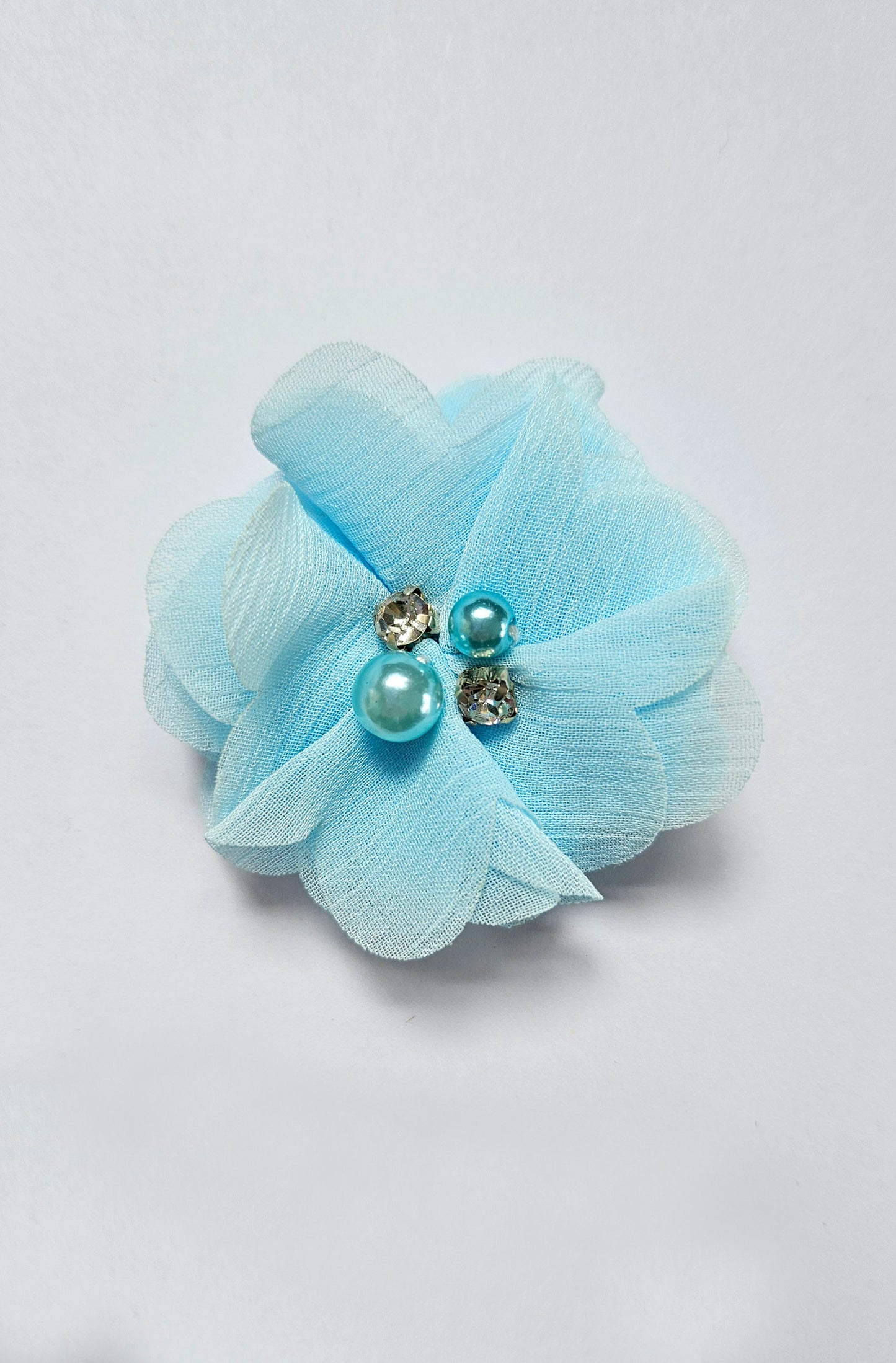 Hairclip with blue flower and rhinestone pearls