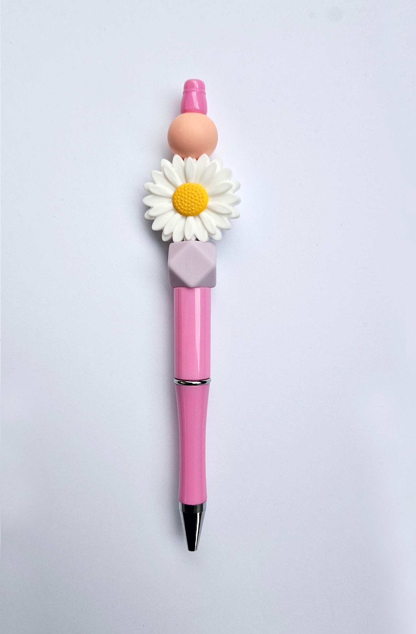 Bead pen with daisy
