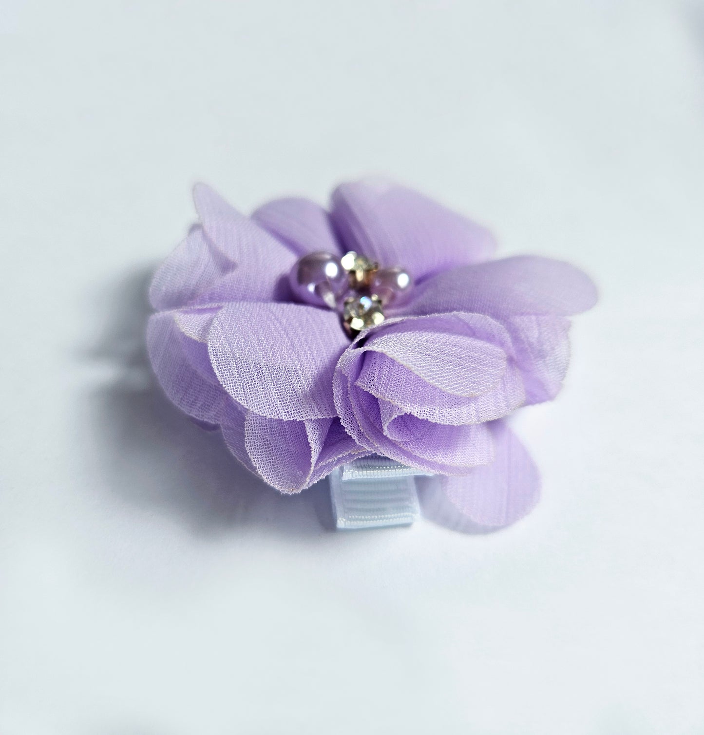 Hairclip with purple flower and rhinestone pearls
