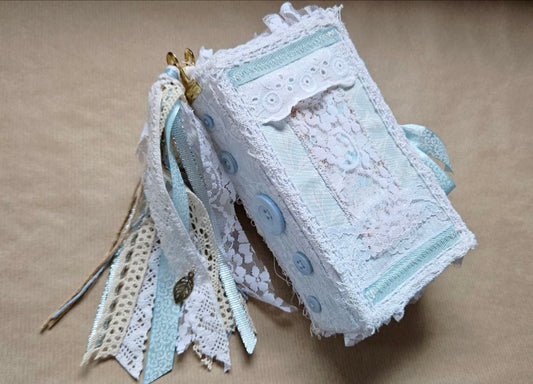 Vintage-Buch mit Spitze